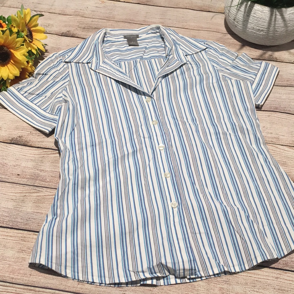 🔴SALE!!!🔴 Ann Taylor Fitted Button Down Shirt